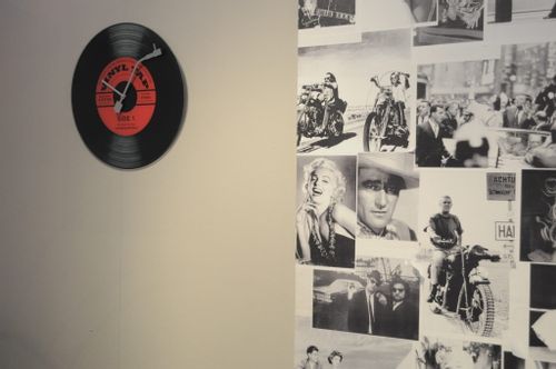Zegar ścienny NeXtime Vinyl Tape 8141 na Arena.pl