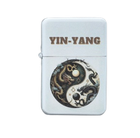 Zapalniczka Benzynowa z Nadrukiem Yin-Yang Smoki – Potęga i Mistyka Gentelo