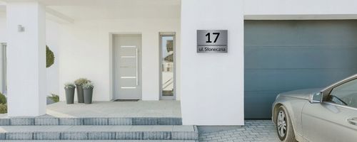 NIERDZEWNY NUMER NA DOM 32x21cm TABLICZKA ADRESOWA Z NUMEREM DOMU ALUMINIUM na Arena.pl