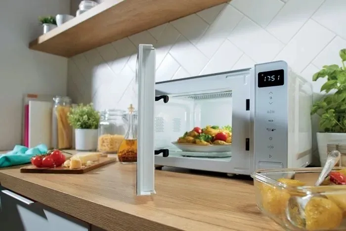 Kuchenka mikrofalowa Gorenje MO17E1W 700W 17l Biała 5poziomów mocy AquaClea zdjęcie 10