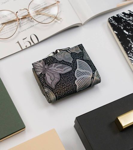 portmonetka damska ze skóry naturalnej ze wzorem motyli - lorenti na Arena.pl