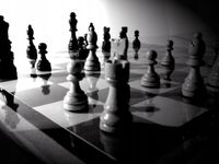 FOTOTAPETA CZARNO-BIAŁA NA WYMIAR SZACHY