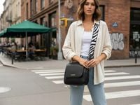 Torebka Damska Listonoszka MONNARI KUFEREK Czarna 2 PASKI PRZEGRODY