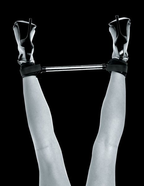 Kajdanki Z Rozpórką - Fetish Fantasy Series Spreader Bar zdjęcie 3