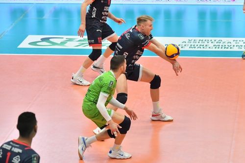 Nakolanniki siatkarskie ACERBIS na Arena.pl