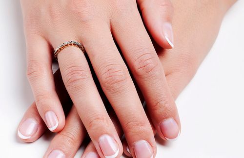 pierścionek z serduszkami i diamentem na Arena.pl