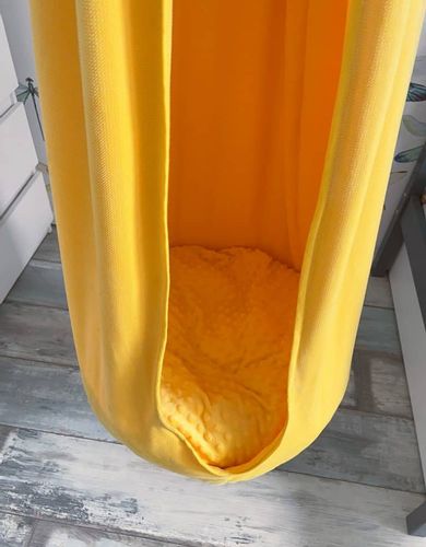 huśtawka kokon żółty na Arena.pl