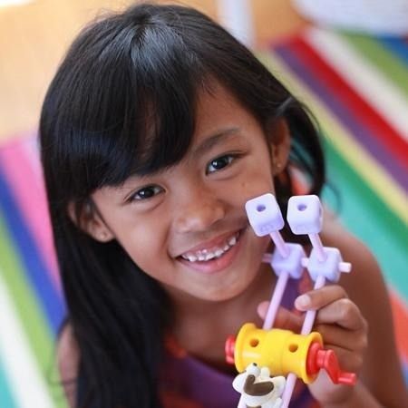 GoldieBlox - Skoki do wody na Arena.pl