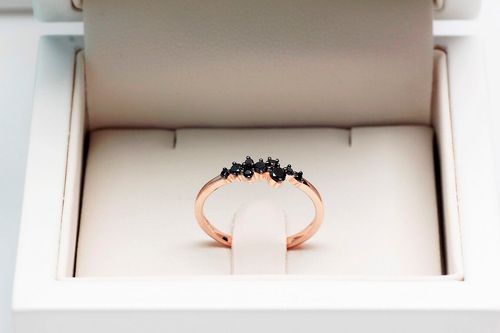 staviori | pierścionek z czarnymi diamentami w różowym złocie na Arena.pl