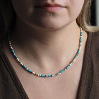 Naszyjnik - Turkus, Howlit, Hematyt i srebro złocone