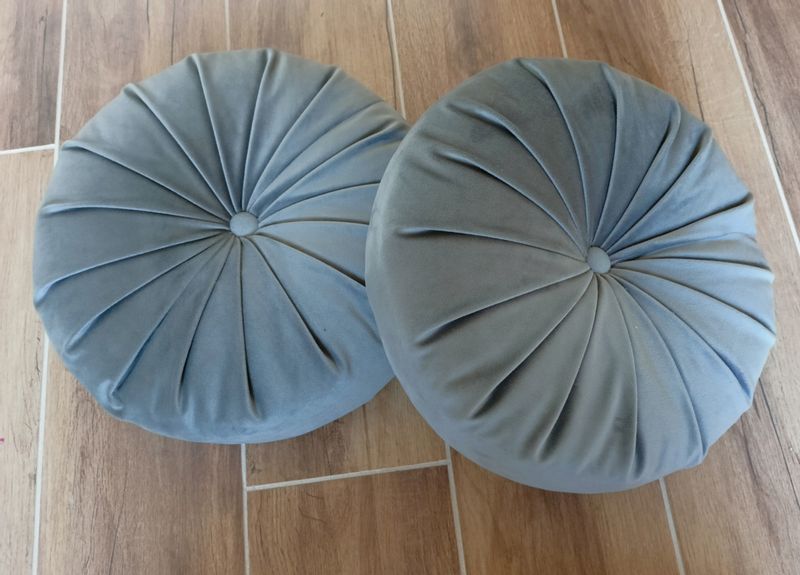 Poduszka dekoracja ozdobna okrągła welur niebieska zdjęcie 3