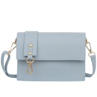 VERA PELLE torebka skórzana listonoszka z klapą i paskiem V606 j.niebieska