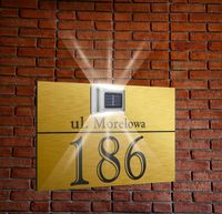 ZŁOTA TABLICZKA ADRESOWA oświetlona aluminiowa numer domu dibond 30x20 cm