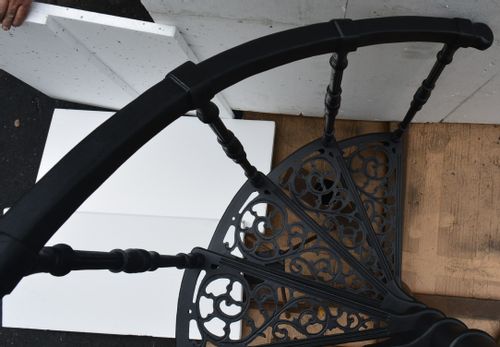 SCHODY KRĘCONE FI 1,36 M - WZÓR NR 2 - 1 TRALKA NA STOPNIU ŻELIWNE na Arena.pl