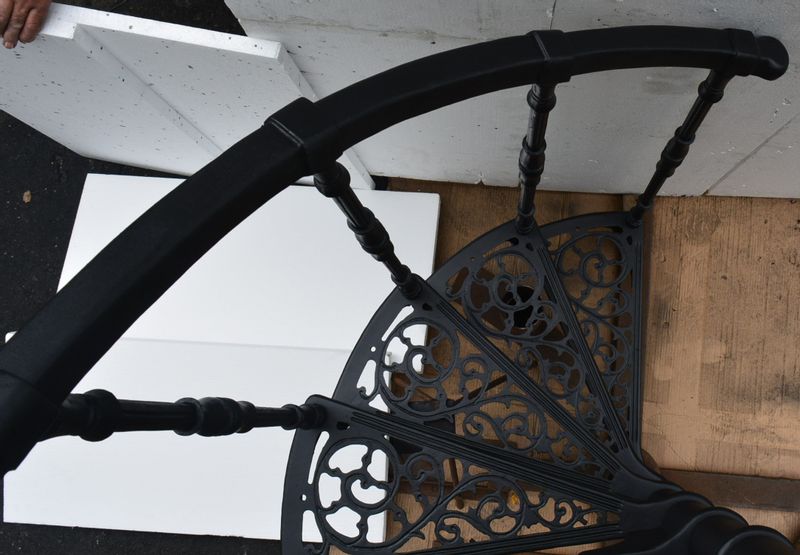 SCHODY KRĘCONE FI 1,36 M - WZÓR NR 2 - 1 TRALKA NA STOPNIU ŻELIWNE zdjęcie 7