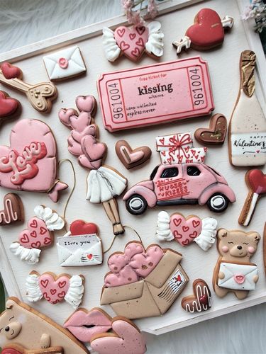 CIASTKO PACZKA Z BALONAMI W PUDEŁKU na Arena.pl