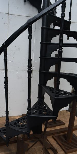 SCHODY KRĘCONE FI 1,36 M - WZÓR NR 2 - 1 TRALKA NA STOPNIU ŻELIWNE zdjęcie 8