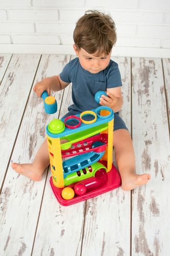 SMILY PLAY Zjeżdżalnia z piłeczkami i młotkiem piłeczki dla dzieci 12m+ na Arena.pl