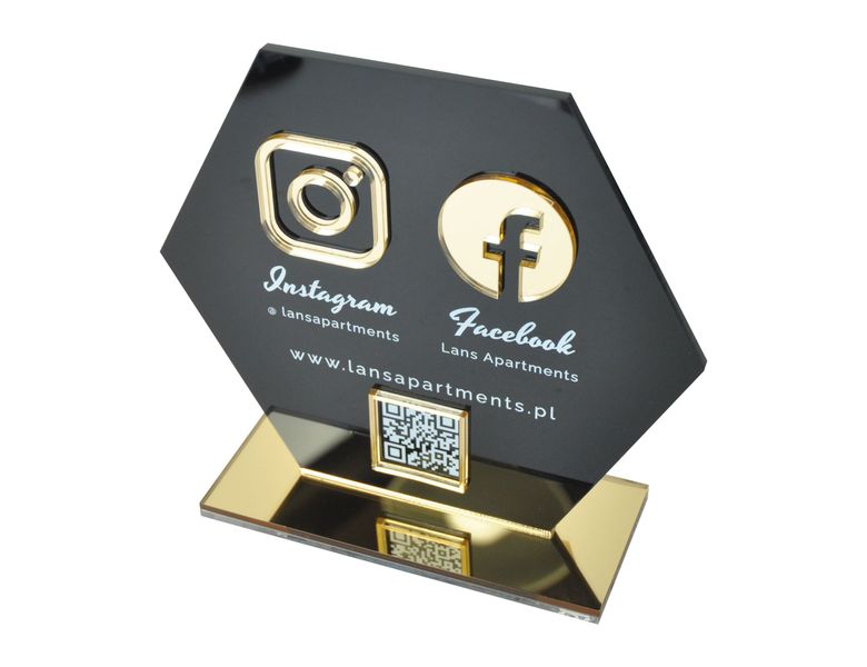 Czarna statuetka z plexi z nadrukiem UV i złotymi elementami zdjęcie 1