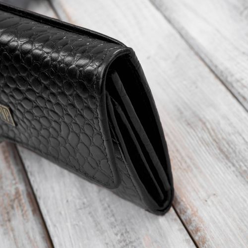 portfel damski skórzany mały czarny croco w orientacji poziomej na Arena.pl