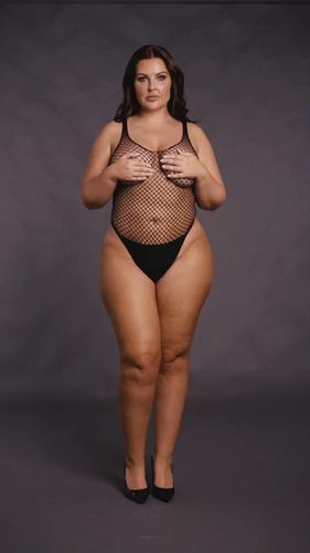body with fishnet structure. na Arena.pl
