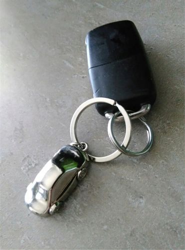 Brelok Samochodzik Cars Srebrny Tuning Ozdoba Breloczek do kluczy Zawieszka na Arena.pl