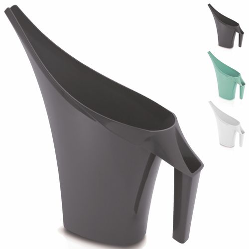 Konewka o pojemności 2 litrów wykonana z wytrzymałego białego plastiku na Arena.pl