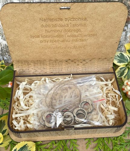 PUDEŁKO NA PIENIĄDZE PREZENT NA ROCZNICĘ URODZINY 18-40-100 LAT HD-KOLORY na Arena.pl