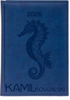 duży TERMINARZ KALENDARZ A4 2026 z grawerem twój tekst NAZWISKO książkowy