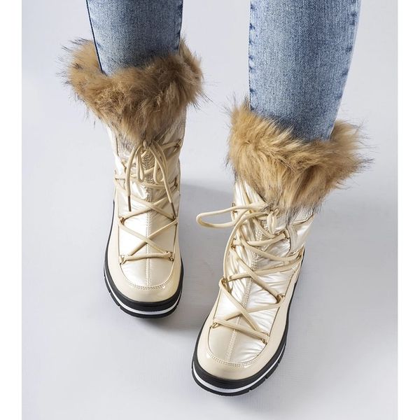 Beżowe lakierowane śniegowce z futerkiem r.36 zdjęcie 4