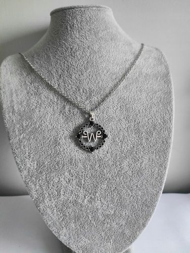 Gotycki Naszyjnik Łańcuszek z Wednesday Addams Serial Goth Filmowy Prezent na Arena.pl