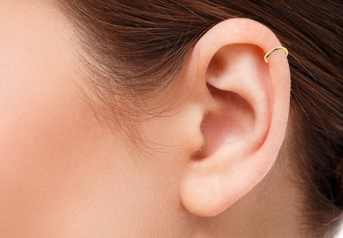 srebrny pozłacany żółtym złotem, minimalistyczny mankiet do ucha na Arena.pl