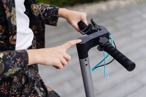 Hulajnoga Elektryczna Motus Scooty 10 Lite 2022 350W Lekka 3 biegi na Arena.pl