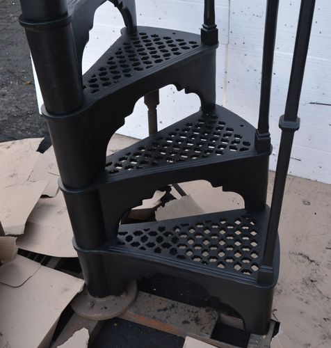 SCHODY KRĘCONE FI 1,00 M - WZÓR NR 3 - 1 TRALKA NA STOPNIU na Arena.pl