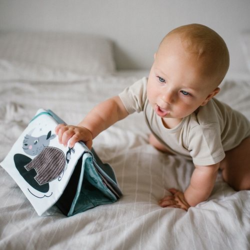 BABYONO KSIĄŻECZKA SENSORYCZNA KONTRASTOWA GRYZAK SZELEŚCIK METKI 0m+ 1564 zdjęcie 13