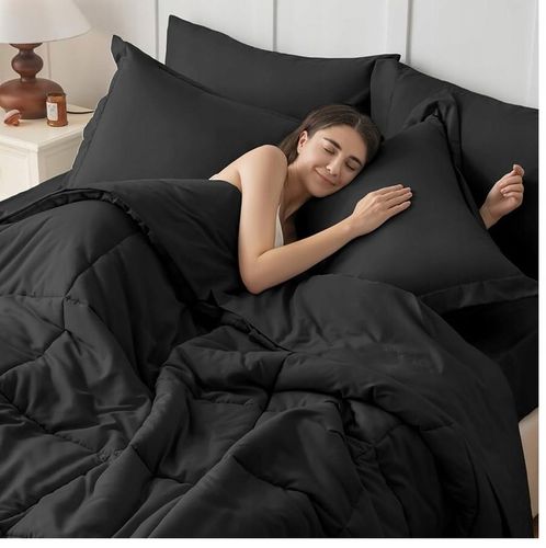 KOMPLET KOŁDRA CAŁOROCZNA ANTYALERGICZNA 160x200 + 2x PODUSZKA 70x80 CZARNY na Arena.pl