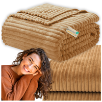 Koc narzuta 200x220cm brązowy wytłaczany pled na łóżko ciepły paski prezent