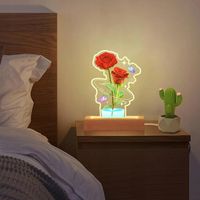Akrylowa Lampka Nocna Led z Podświetlaną Różą i drewnianą podstawą, prezent