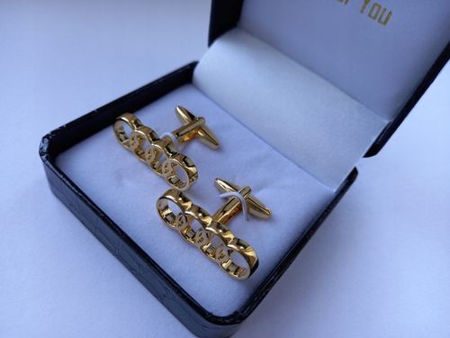 Ekskluzywne spinki do mankietów koszuli Audi na Arena.pl