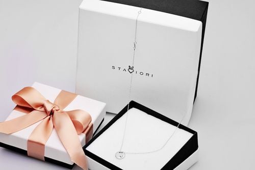 naszyjnik z brylantem w białym złocie na Arena.pl