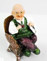 figurka dziadek na fotelu 11 cm | 2106/d