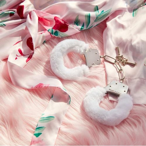 love cuffs white na Arena.pl