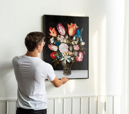 Plakat kwiaty wazon czarne tło 50x70 cm w czarnej ramie na Arena.pl