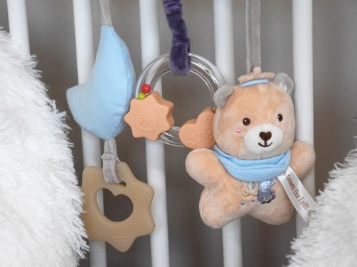 MIŚ GRYZAK Z GRZECHOTKĄ  ZAWIESZKA DO ŁÓŻECZKA DLA MALUSZKA na Arena.pl