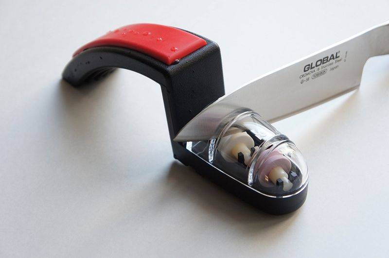 Ceramiczna ostrzałka wodna do noży Global 220 czarno-czerwona MinoSharp zdjęcie 3