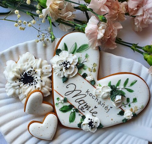 CIASTKO SERCE DLA MAMY W PUDEŁKU na Arena.pl