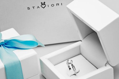 Złoty pierścionek PBD4357 - Diament na Arena.pl