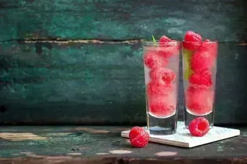 SYFON SATURATOR DO WODY SODOWEJ GAZOWANEJ 1L + 10 NABOJÓW + 5 KOSTEK LODU na Arena.pl