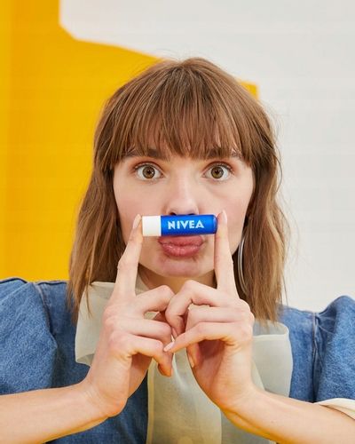 NIVEA Pomadka ochronna do ust Original Care na Arena.pl