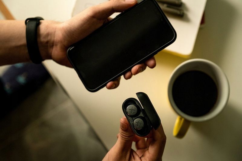 Słuchawki TWS Bluetooth IPX6 case 6godz Edifier zdjęcie 8